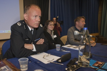 Commander Bob Broadhurst (left)