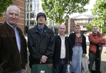 Alan Lodge (in hat) with supporting members and Freelance Organiser John Toner (right): © Pete Jenkins